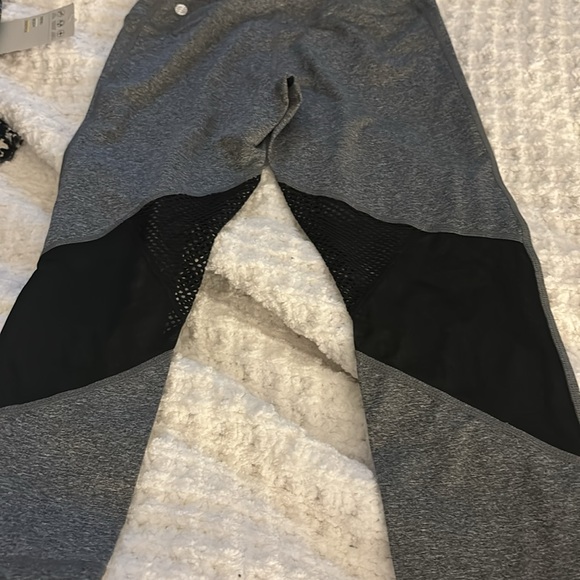 Women’s NWT Zella Cropped Leggings - size S in grey & black - Picture 6 of 9